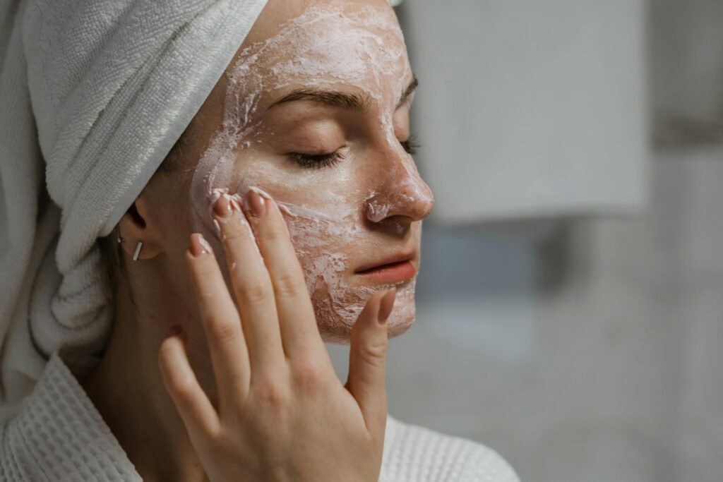 Recette de masque visage maison : soins naturels adaptés à tous les types de peau
